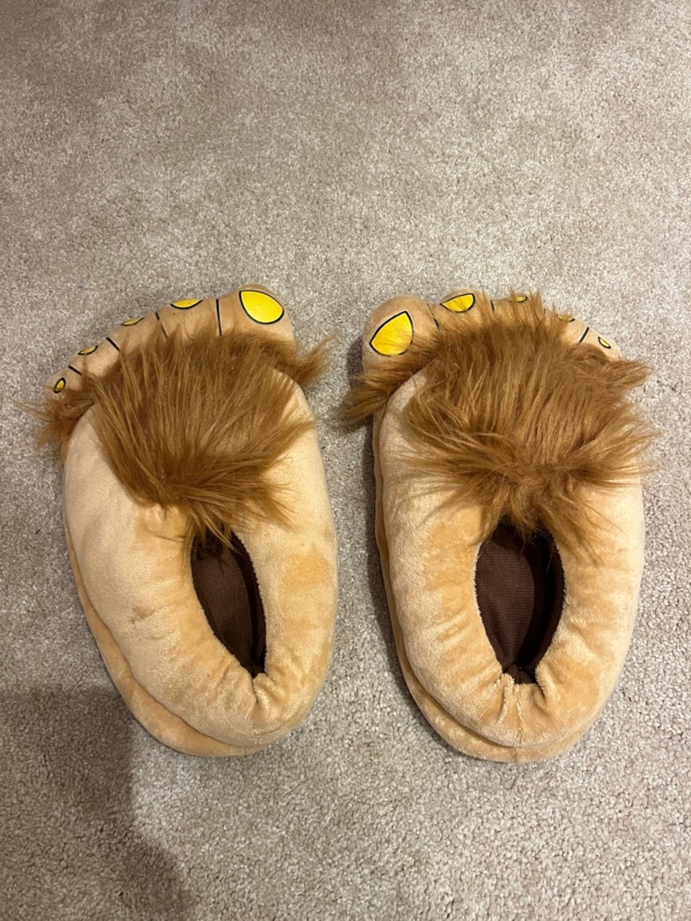 Plush Lion One-Piece Slippers – Tan